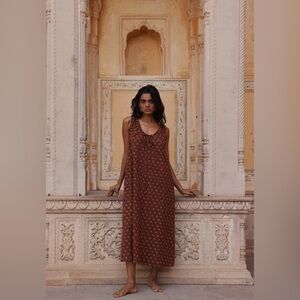 ISO! Sundress almond midi in S or M